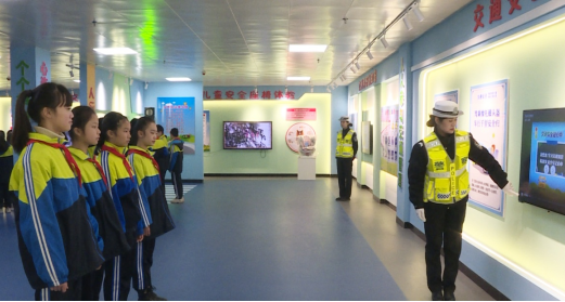 开学第一课：祁阳交警邀请学生沉浸式体验交通安全教育基地