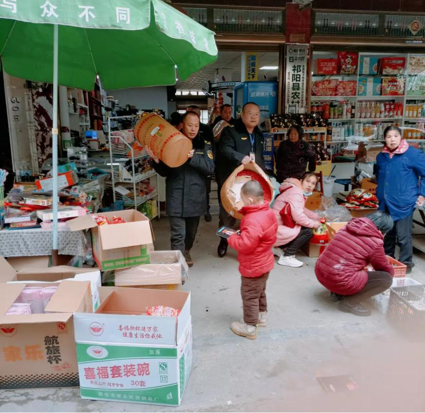 潘市镇：开展烟花爆竹零售行业整治 守好销售“安全关”