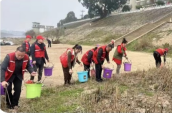 守护母亲河——生态环保志愿者在行动