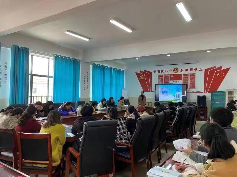 宝塔小学召开教师读书动员会