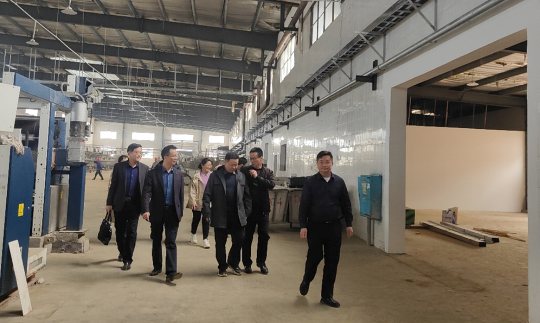 主动帮扶解难题  环保服务助发展