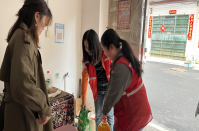龙山街道芦家甸社区：春意映巾帼 慰问暖人心