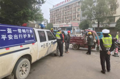 观音滩镇：抓好“一盔一带” 护航出行安全