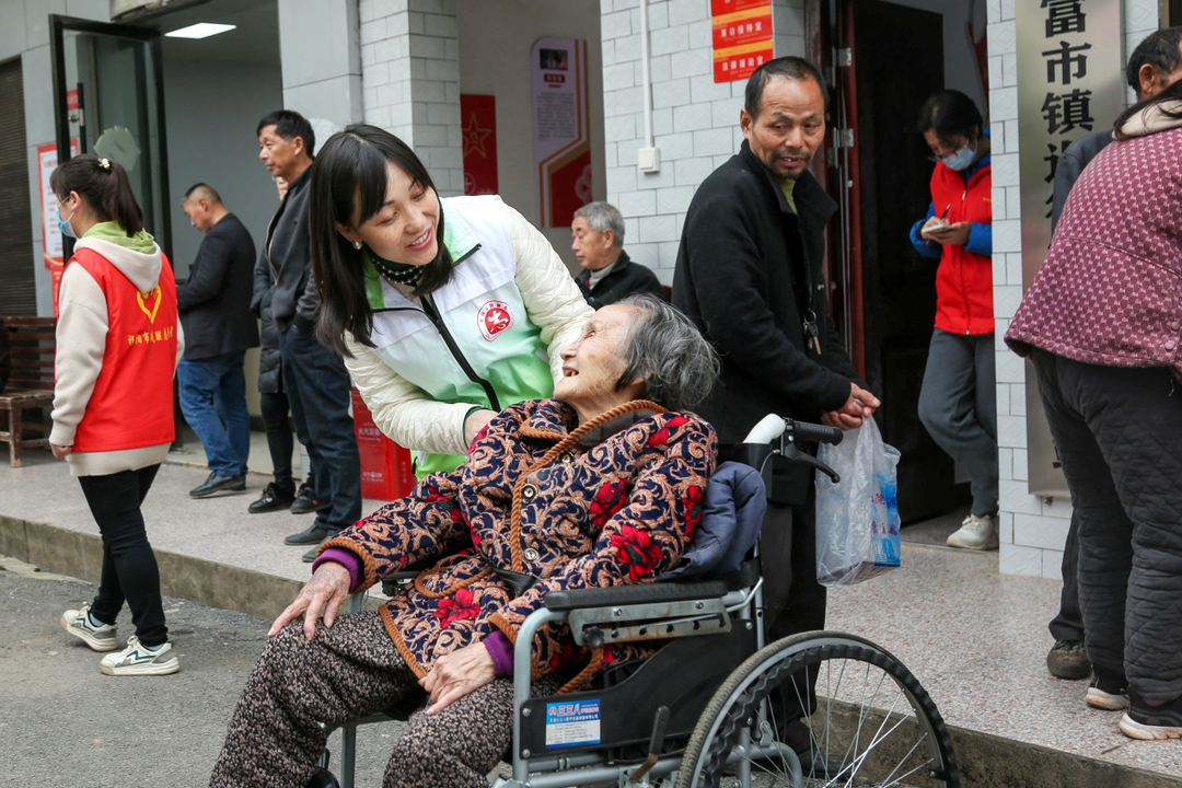 祁阳：集中办理残疾证 便民服务暖人心