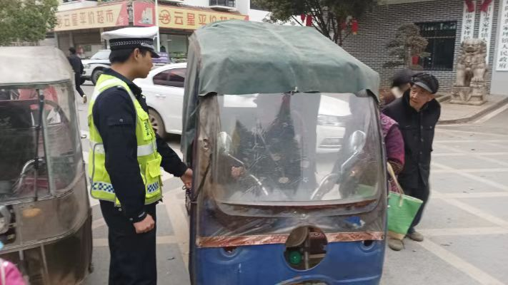 龚家坪镇：开展道路交通整治，筑牢交通安全防线