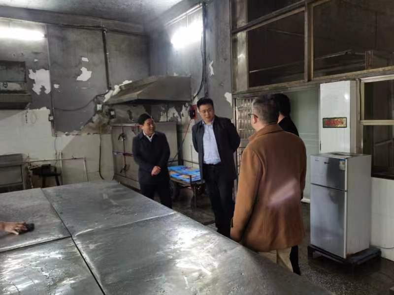 廖劲松检查观音滩镇食品安全、安全生产工作
