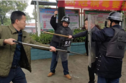 祁阳市七里桥镇中心小学举行校园反恐防暴演练