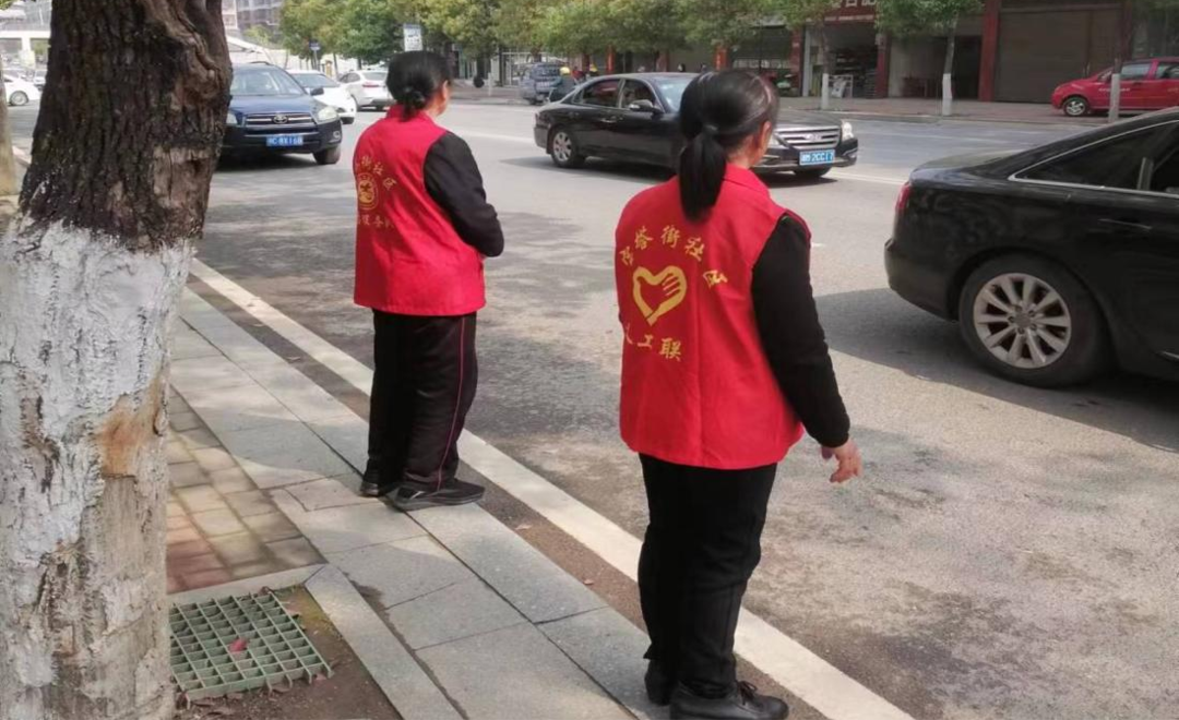 龙山街道宝塔街社区：提倡文明祭祀  助力清明防火