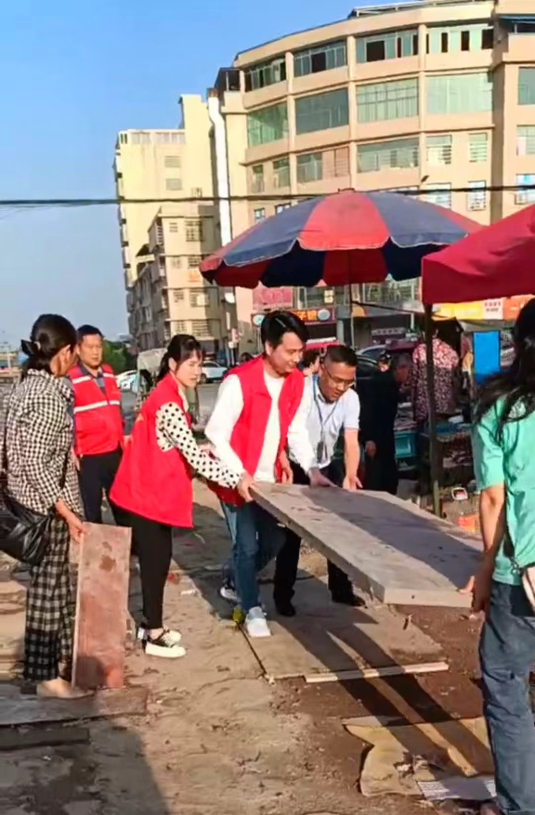 祁阳：三方联动  共同整治占道经营乱象