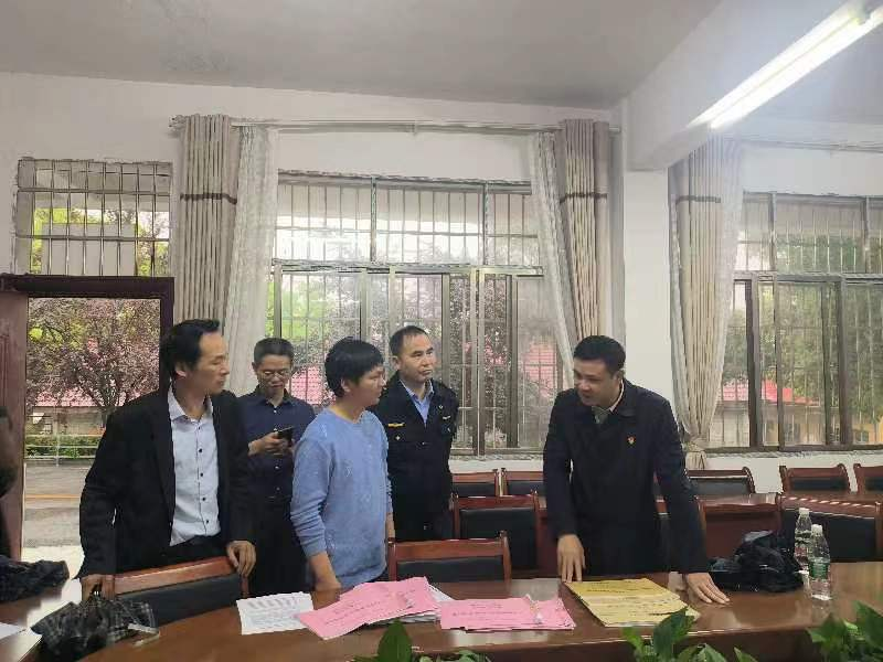 唐琳玮调研指导学校安全工作