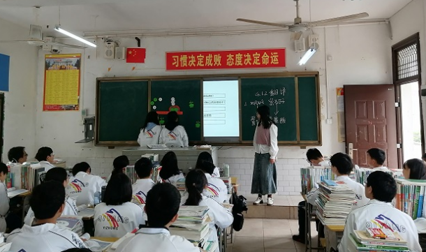 祁阳一中举行青年教师教学比武