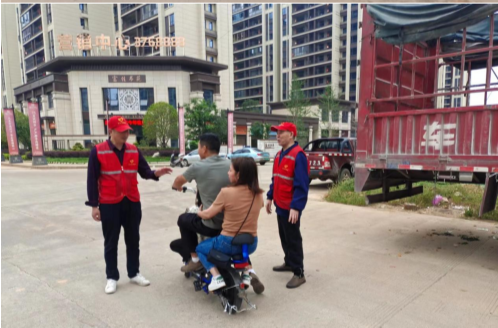 长虹街道新兴路社区：心系学习安全 助推文明出行