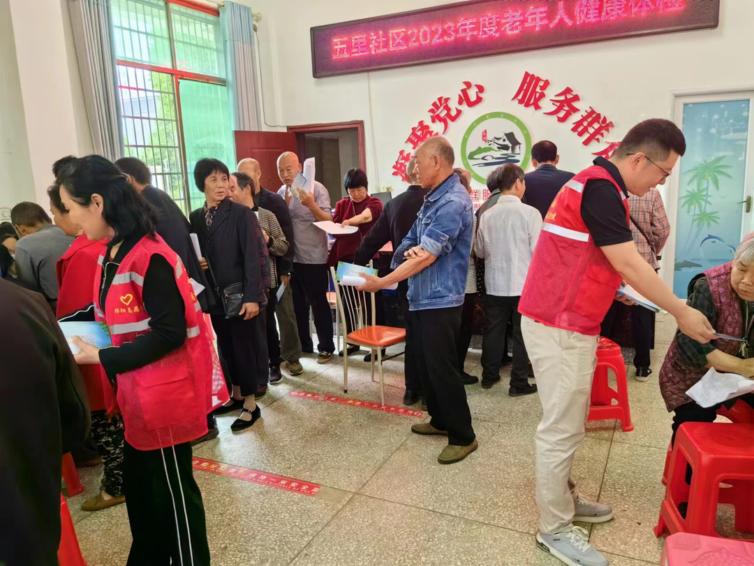 浯溪街道五里社区：宣传健康知识  服务老年体检