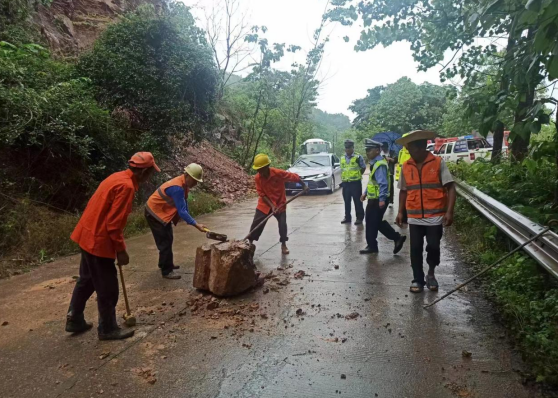 祁阳公路：处置雨季安全隐患