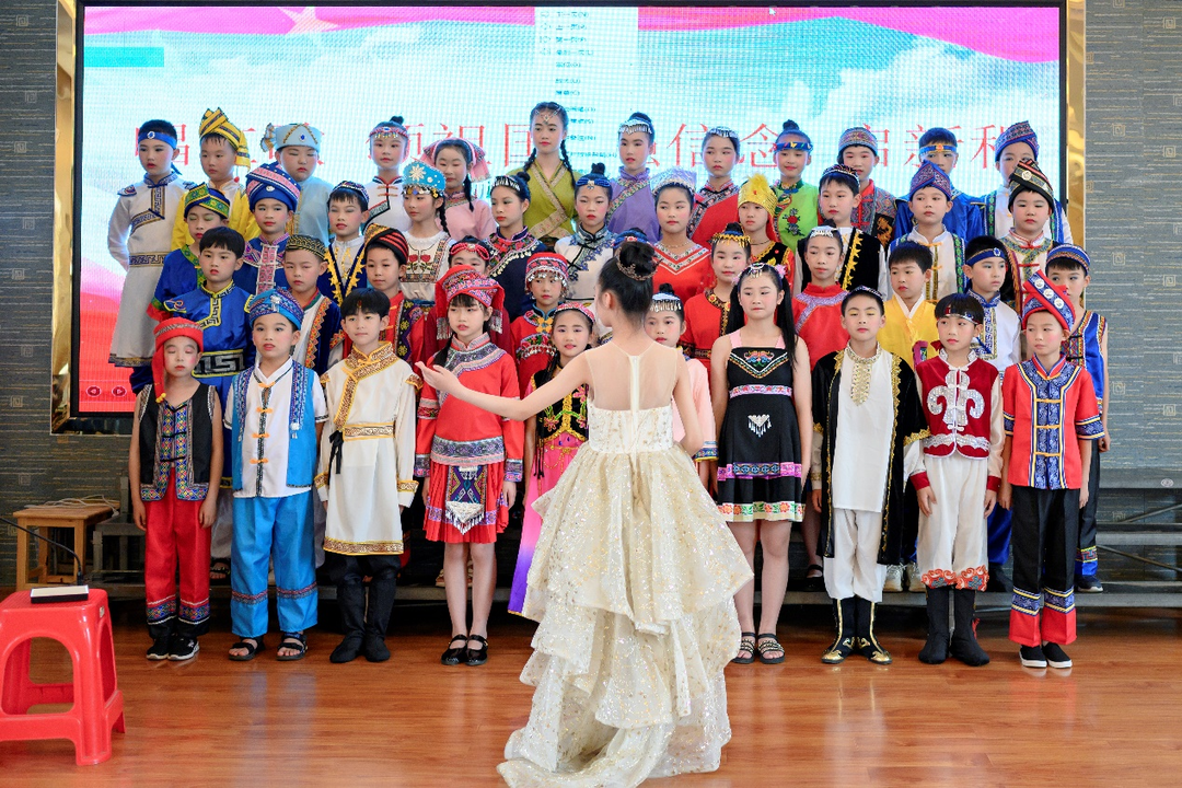 长虹街道明德小学：童心向党  红歌嘹亮