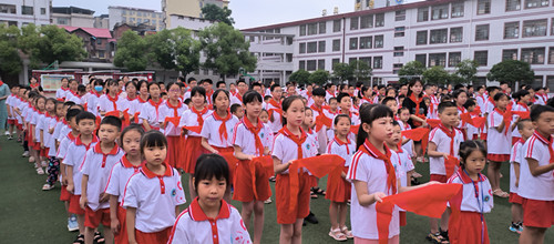 人民小学：红领巾心向党 争做新时代好队员