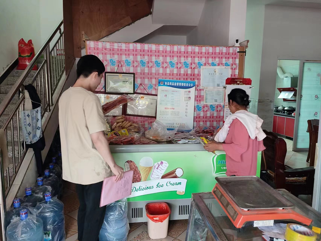 文明铺镇：开展食品安全检查 守护“舌尖上”的安全