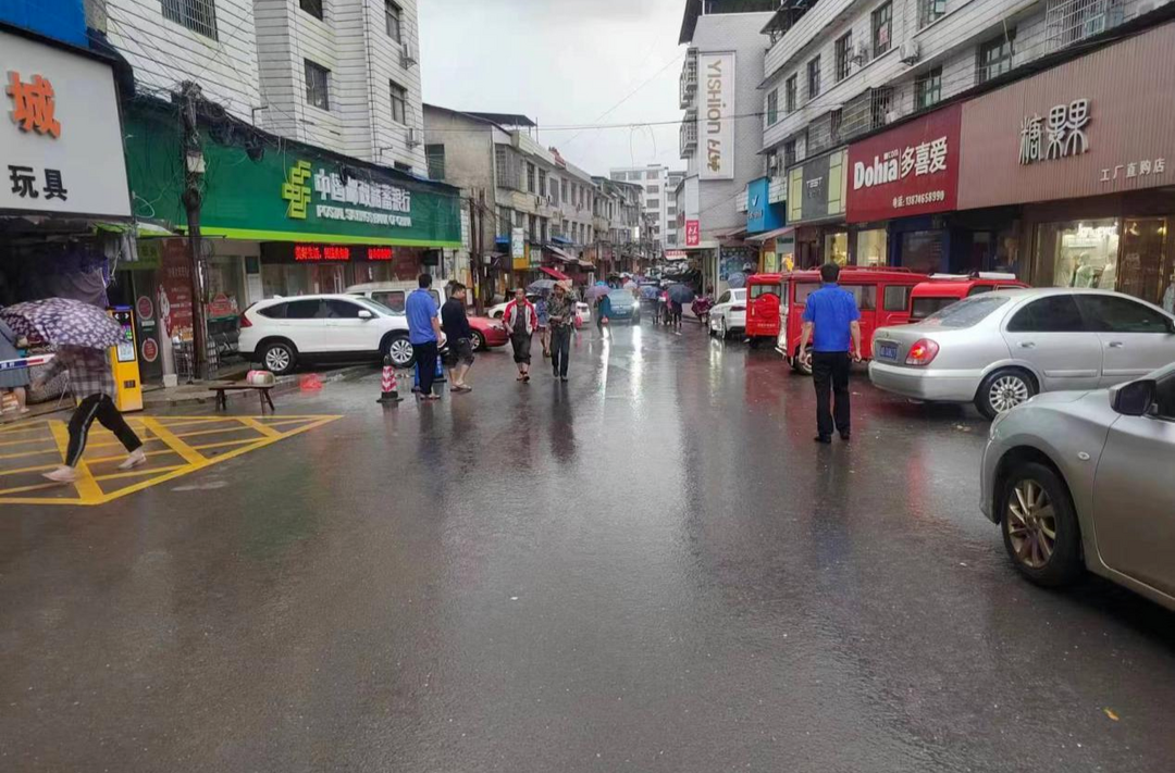 白水镇多措并举开展马路市场专项整治行动
