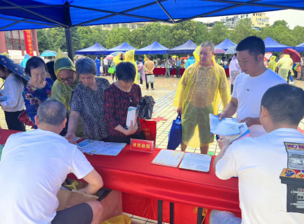 祁阳市民政局开展“安全生产月”宣传活动