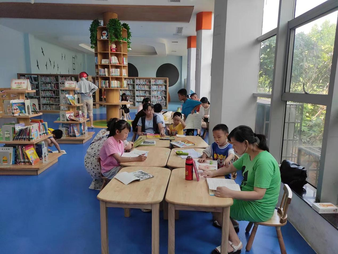祁阳避暑好去处，图书馆里觅书香