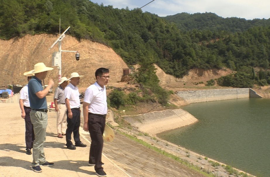 陈小平深入潘市等镇调研指导抗旱工作