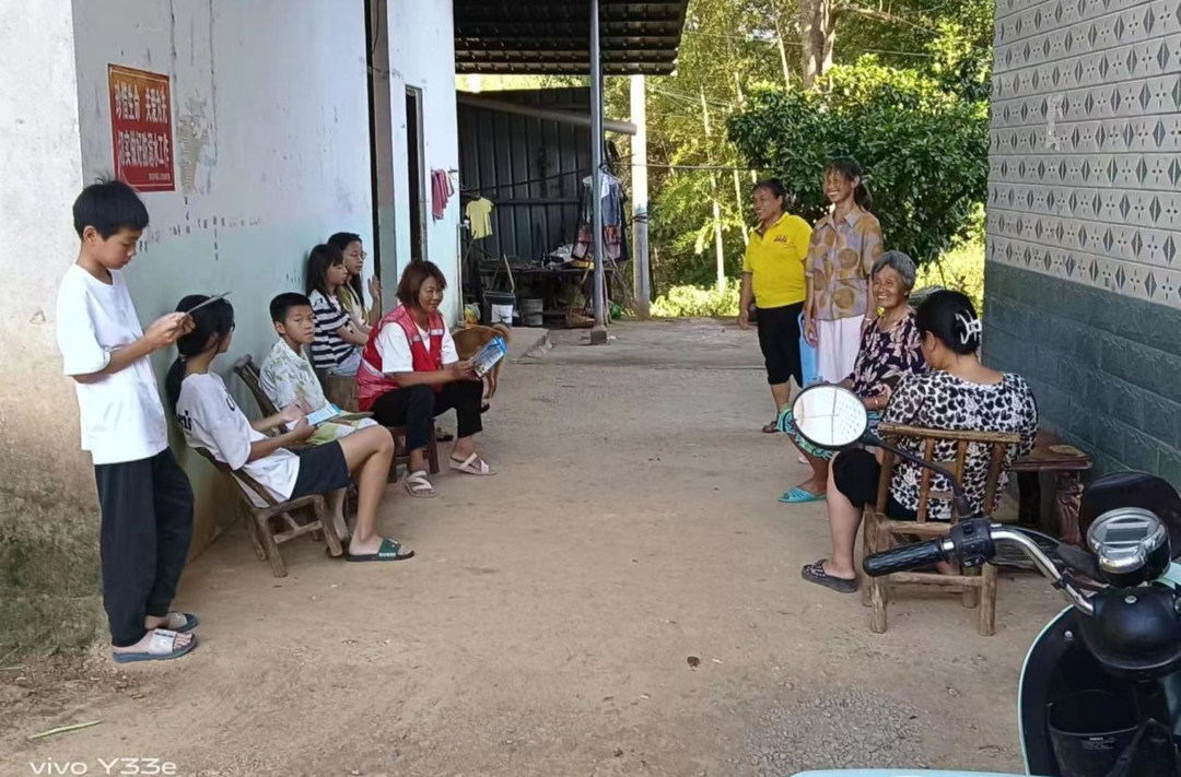 龚家坪镇开展暑期防溺水安全教育宣传活动