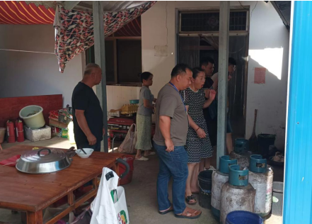 龚家坪镇：开展燃气安全专项检查，拧紧燃气“安全阀”