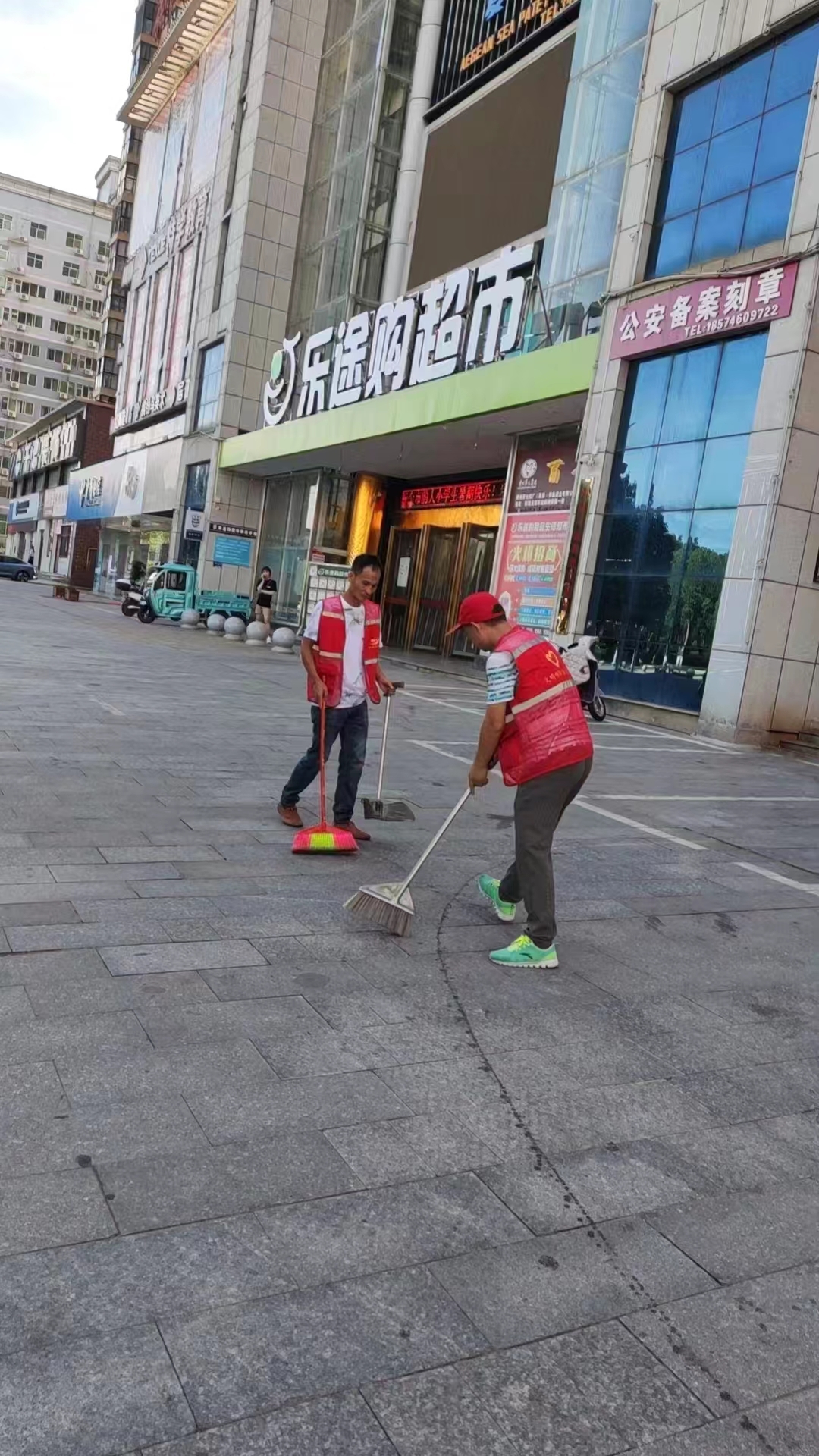 祁阳市融媒体中心:党建带群建开展创文志愿服务