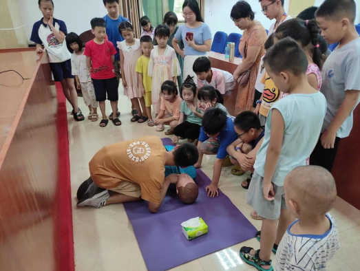祁阳陶铸图书馆开展“珍爱生命，护童成长”安全教育知识课堂