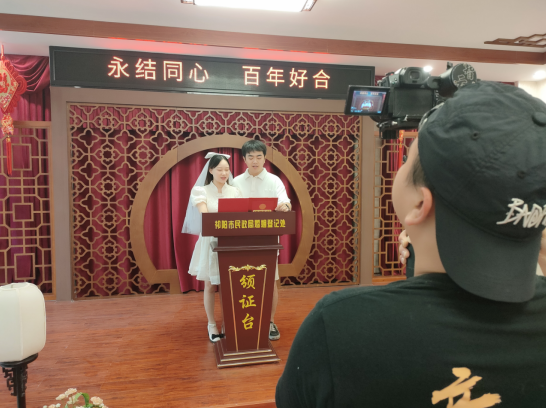 祁阳市：情定“七夕”爱意浓 婚登迎来“小高峰”
