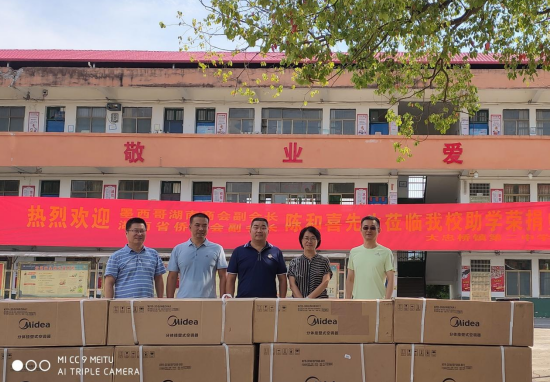大忠桥镇二中：情系母校 关爱学子