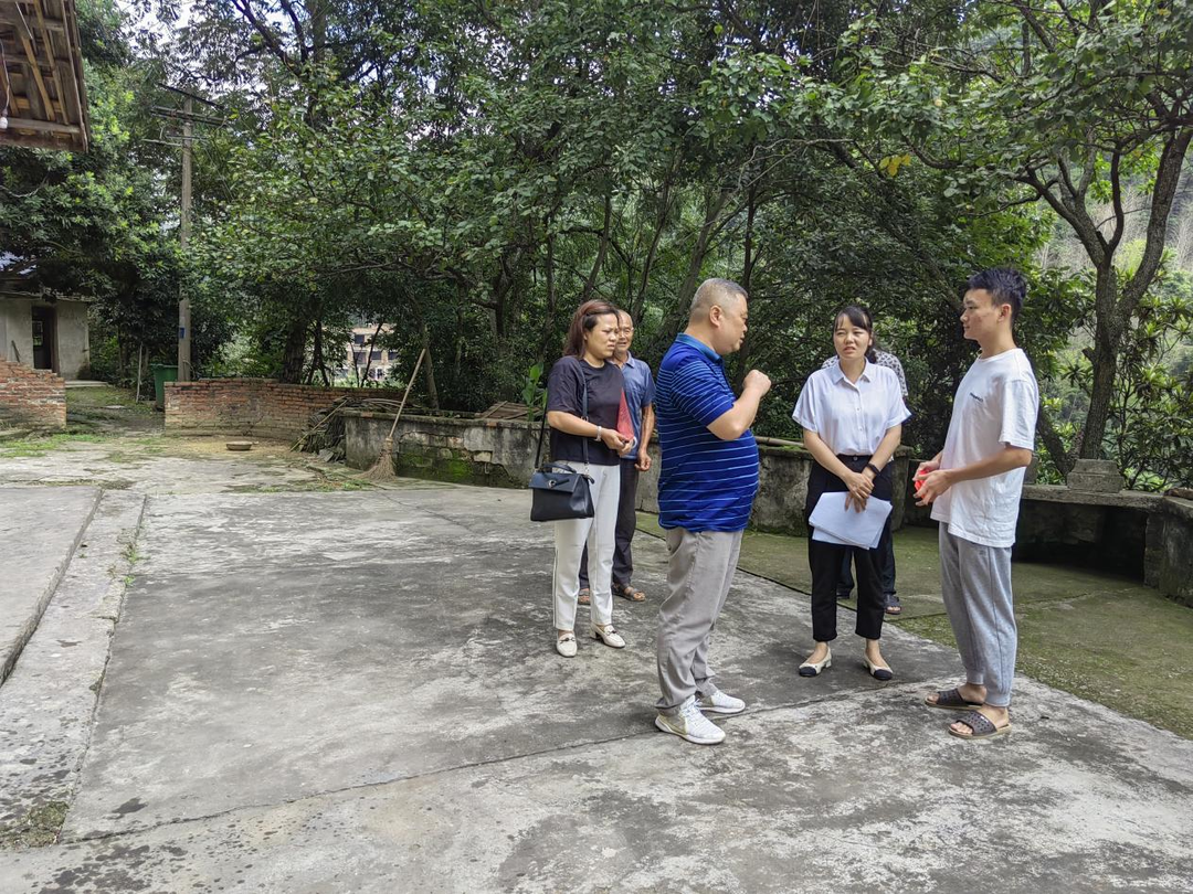 潘市镇：情系教育助学远航，重教兴学关怀学子