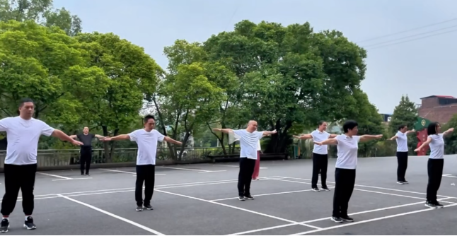 大忠桥镇：工间操动起来 精气神“燃”起来