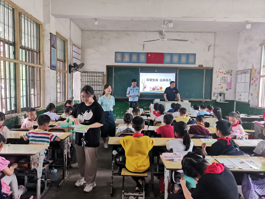 八宝镇开展禁毒宣传进校园活动