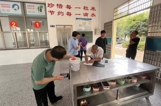 进宝塘镇：多部门联合开展校园安全大检查行动