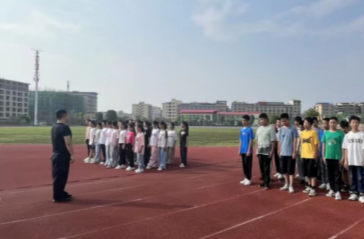 浯溪一中：开展新生军训 增强学生体质