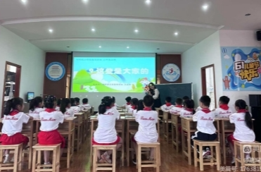 祁阳：名师课堂传理念  送培送教推课改
