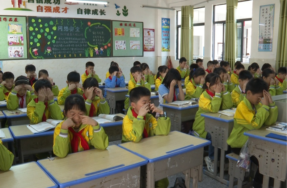 “近视防控大讲堂”进校园