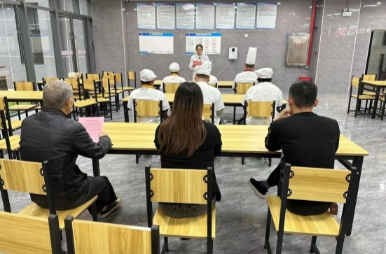 祁阳市妇幼保健院：开展“安全食品，健康未来”系列宣传活动