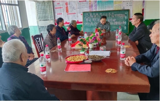 文富市镇双江口完全小学开展重阳节茶话会