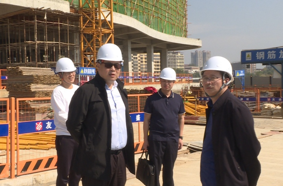 廖劲松主持召开温德姆五星级酒店项目建设现场办公会