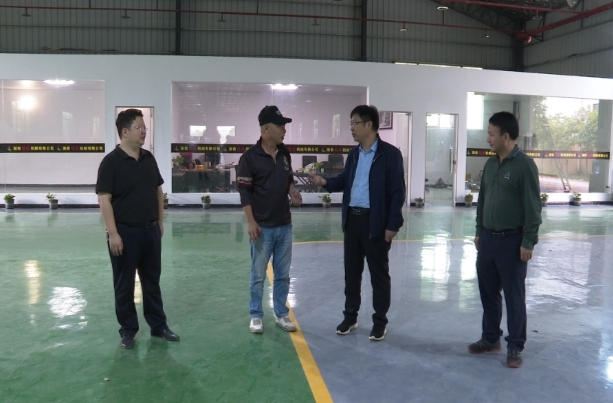 陈小平深入园区开展“走找想促”活动时强调：精准对接企业需求 精心做好服务保障