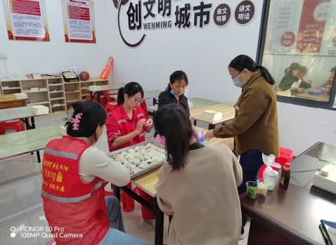 浯溪街道浯园社区开展“立冬饺子，暖心志愿”包饺子志愿服务活动