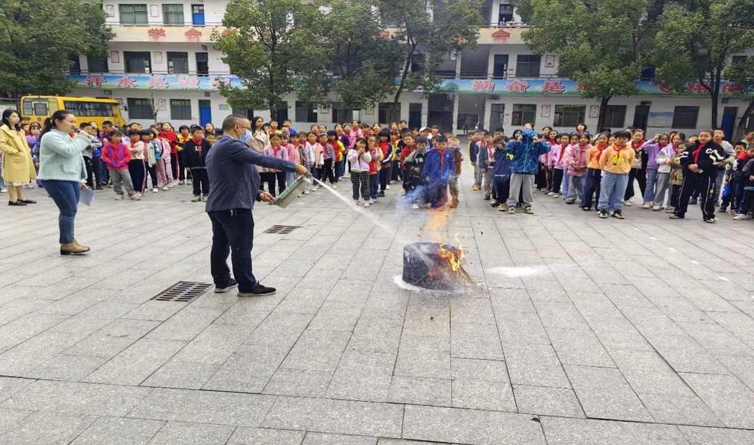七里桥镇中心小学：以演筑"防" 防范未"燃"