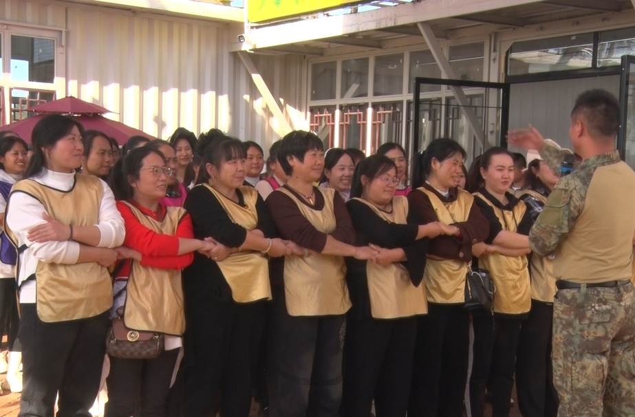 祁阳市妇联在茅竹镇富里村开展科技团建活动