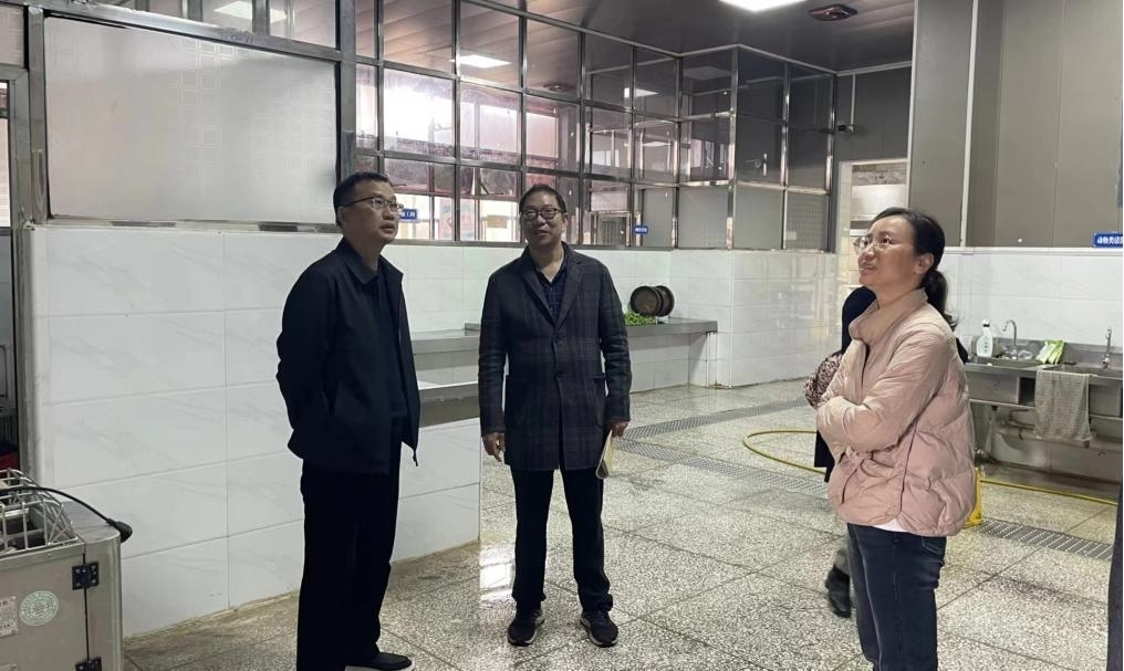 祁阳市人大常委会副主任唐军督导检查学校食品安全工作