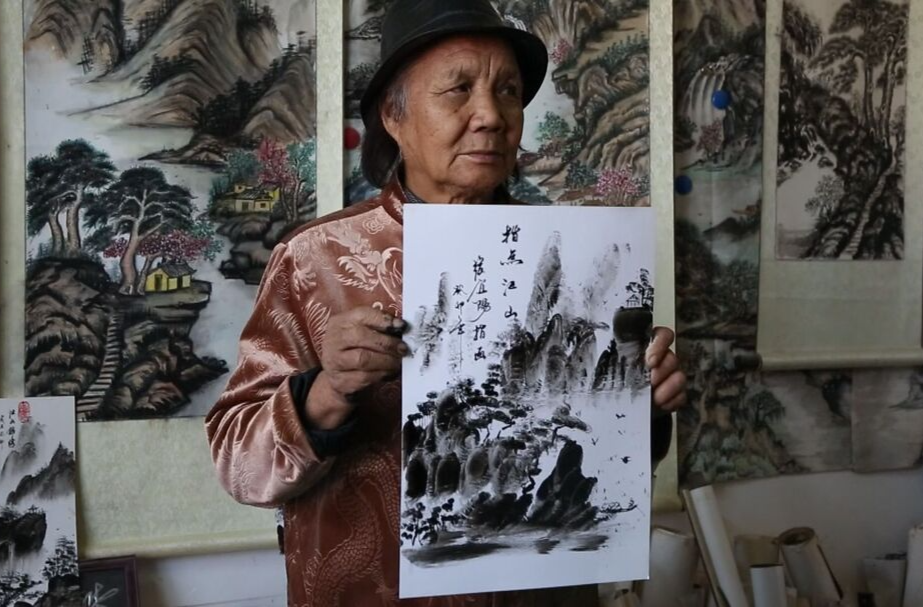 祁阳：78岁民间艺人“指上生花” 绘就山水画卷