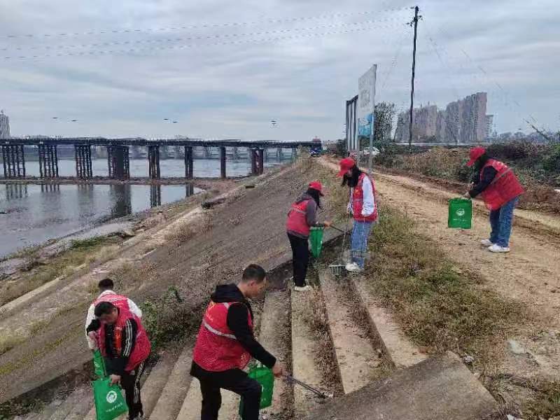 祁阳市融媒体中心：  记者化身“河小青”当好生态文明保护的宣传者和实践者