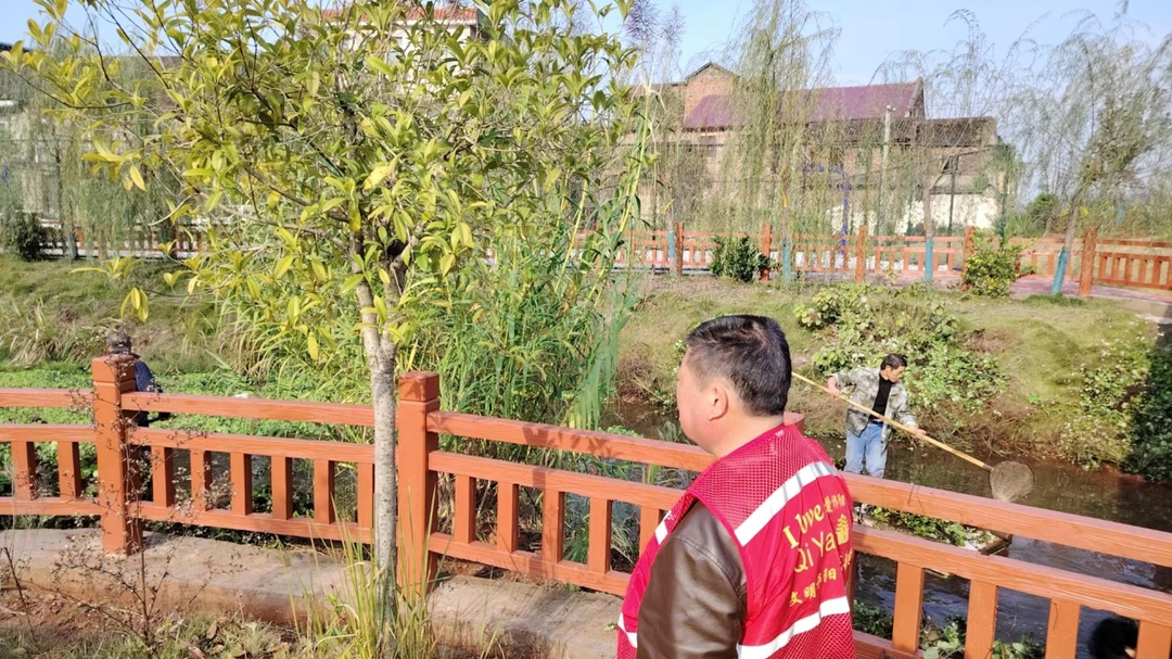 黄泥塘镇：开展巡河“利剑行动”，守护碧水清流