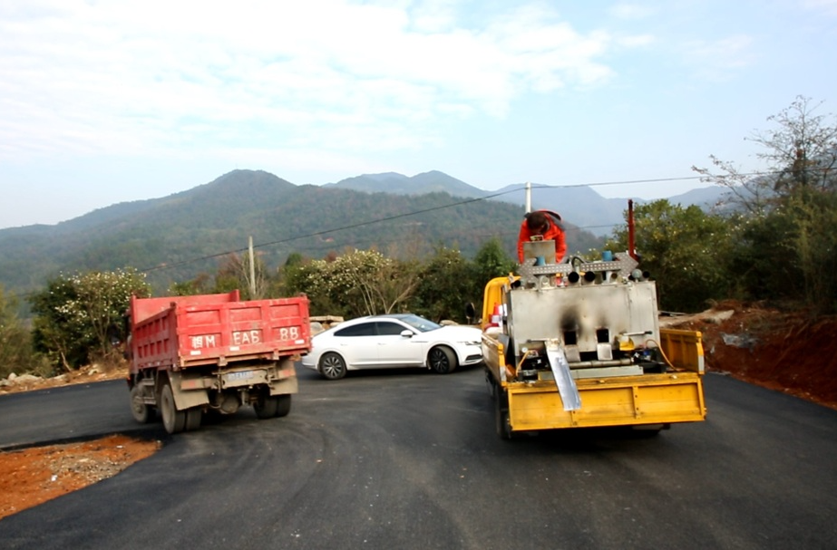 乡村旅游路建设 铺就民生幸福路
